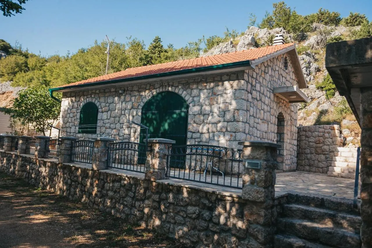 River huts Zrmanja Obrovac Lodge